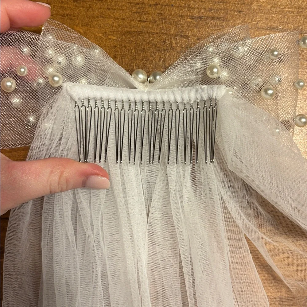 Wedding Veil with Pearl Bow - Picture 7 of 7